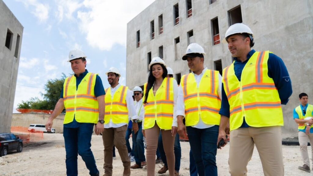 Ministro Jean Luis Rodríguez supervisa avances en la construcción de la Ciudad Judicial de Santo Domingo Oeste